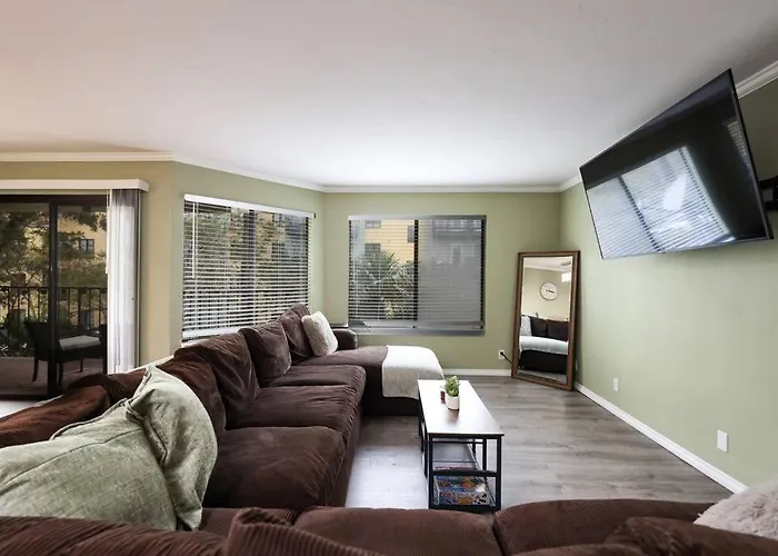 Chic Condo Steps From Petco Park
