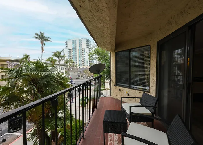 Chic Condo Steps From Petco Park